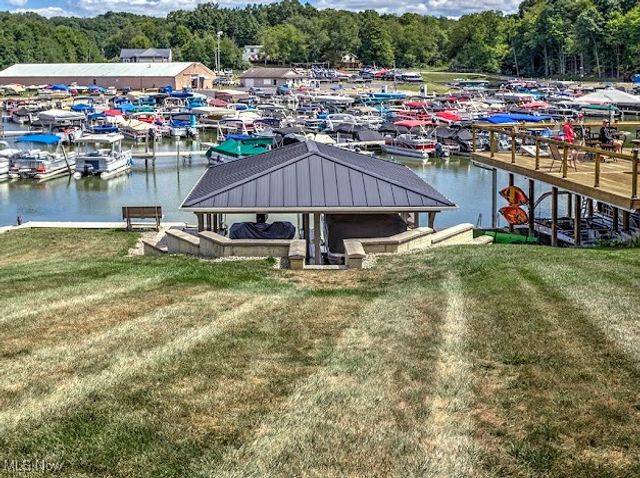 381 N Ridge Heights Drive, Howard, OH 43028