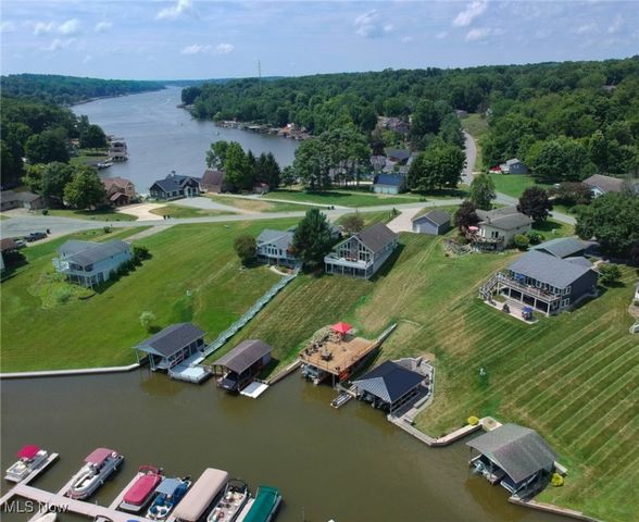 381 N Ridge Heights Drive, Howard, OH 43028