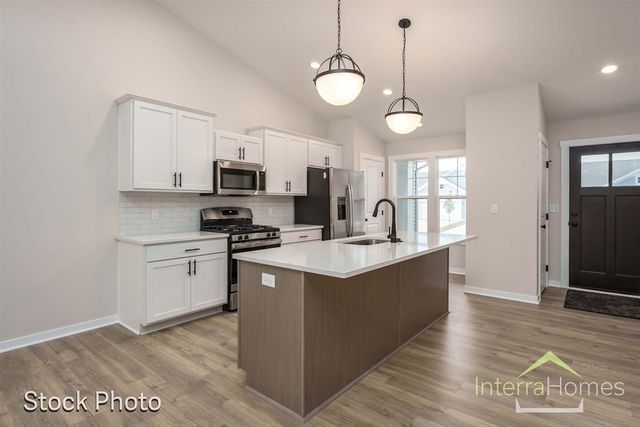 1595 N Village Circle, Kalamazoo, MI 49009