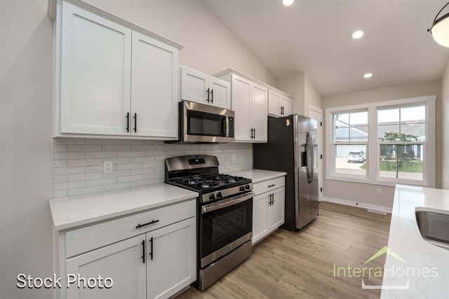 1595 N Village Circle, Kalamazoo, MI 49009