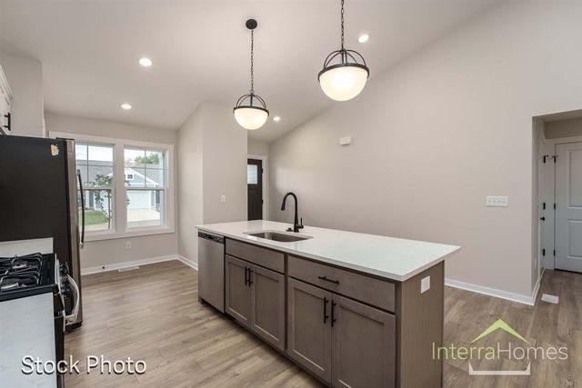 1595 N Village Circle, Kalamazoo, MI 49009