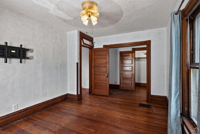 1273 SW Harrison ST, Topeka, KS 66612