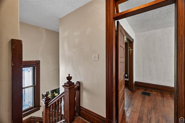 1273 SW Harrison ST, Topeka, KS 66612