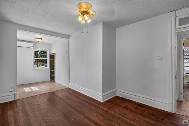 1273 SW Harrison ST, Topeka, KS 66612