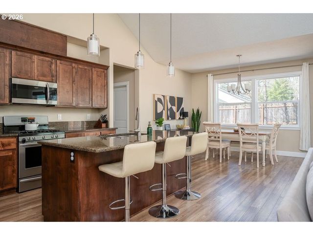 519 Nw HILLCREST Dr, Dallas, OR 97338