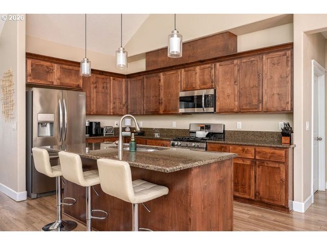 519 Nw HILLCREST Dr, Dallas, OR 97338