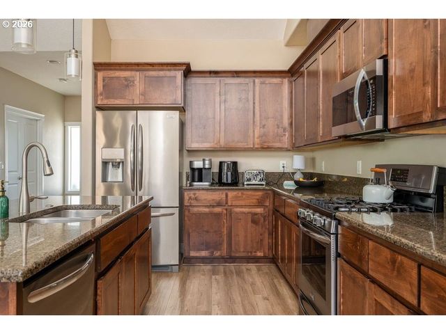 519 Nw HILLCREST Dr, Dallas, OR 97338