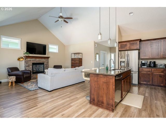 519 Nw HILLCREST Dr, Dallas, OR 97338