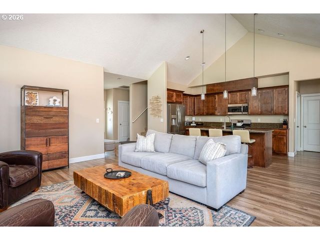 519 Nw HILLCREST Dr, Dallas, OR 97338