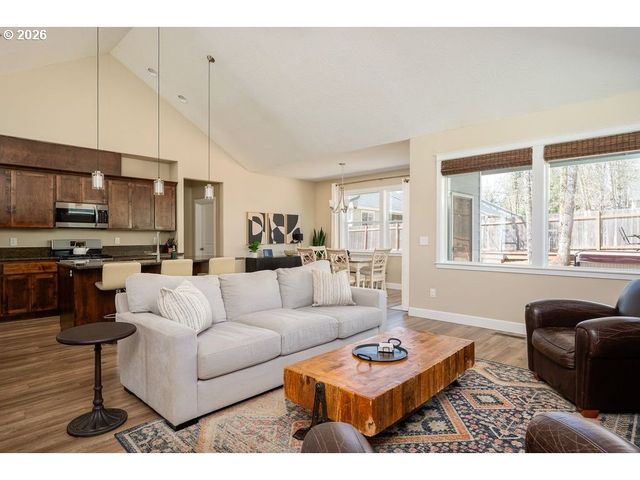 519 Nw HILLCREST Dr, Dallas, OR 97338