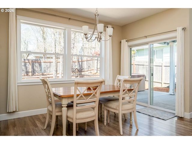 519 Nw HILLCREST Dr, Dallas, OR 97338