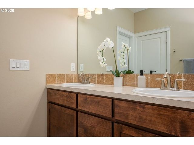 519 Nw HILLCREST Dr, Dallas, OR 97338