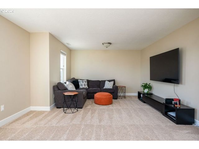 519 Nw HILLCREST Dr, Dallas, OR 97338