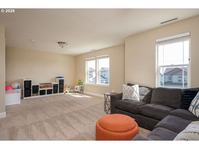 519 Nw HILLCREST Dr, Dallas, OR 97338