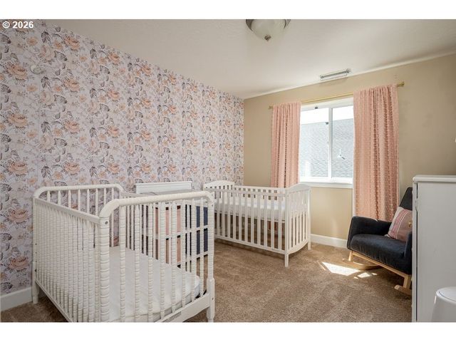 519 Nw HILLCREST Dr, Dallas, OR 97338