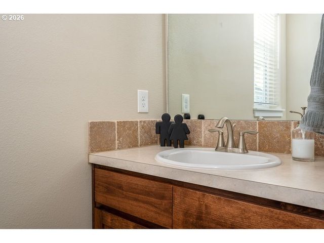 519 Nw HILLCREST Dr, Dallas, OR 97338