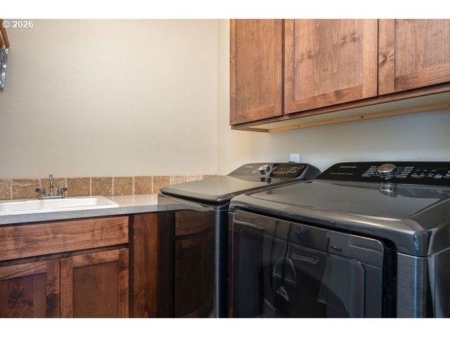 519 Nw HILLCREST Dr, Dallas, OR 97338