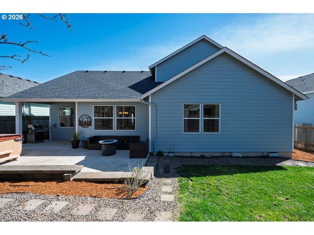 519 Nw HILLCREST Dr, Dallas, OR 97338