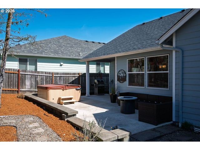 519 Nw HILLCREST Dr, Dallas, OR 97338