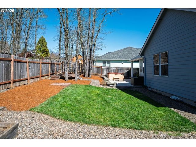 519 Nw HILLCREST Dr, Dallas, OR 97338