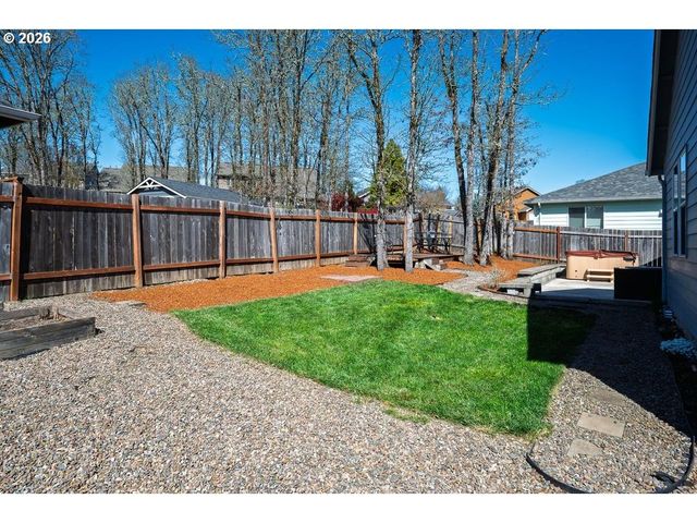 519 Nw HILLCREST Dr, Dallas, OR 97338