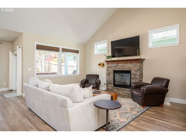 519 Nw HILLCREST Dr, Dallas, OR 97338