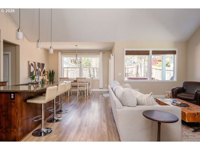 519 Nw HILLCREST Dr, Dallas, OR 97338