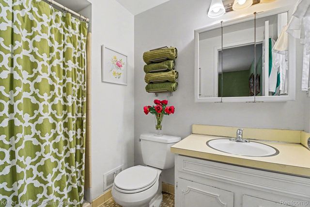 2790 Wareing Drive, Orion Charter Township, MI 48360