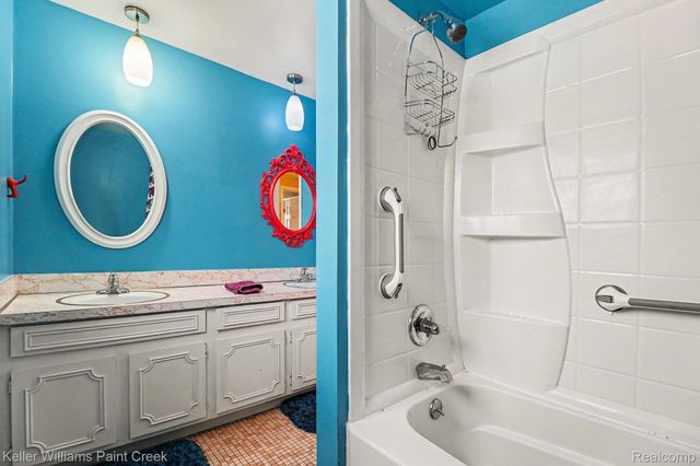 2790 Wareing Drive, Orion Charter Township, MI 48360