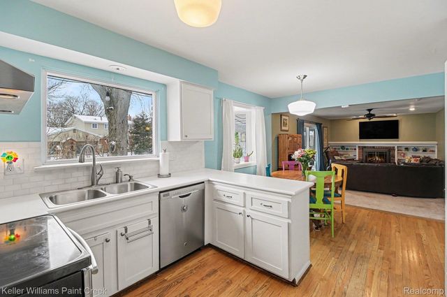 2790 Wareing Drive, Orion Charter Township, MI 48360