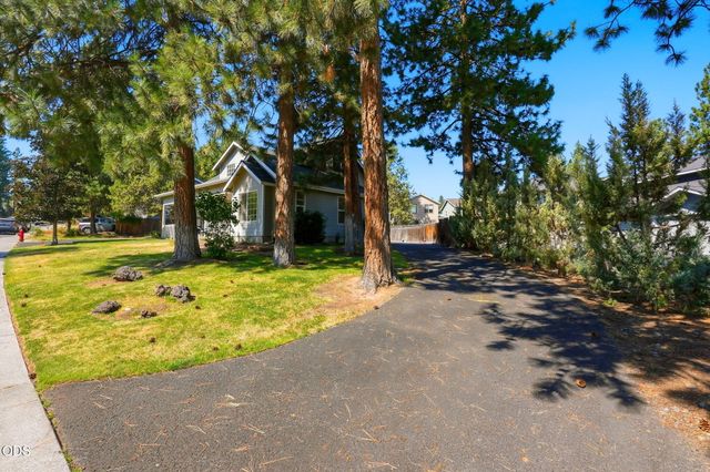 1181 NW Knoxville Boulevard, Bend, OR 97703
