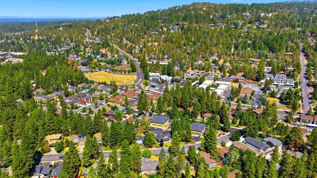1181 NW Knoxville Boulevard, Bend, OR 97703