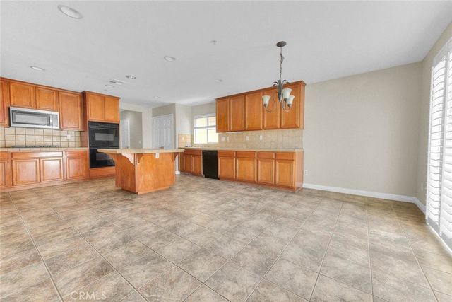 16865 Cascades Place, Fontana, CA 92336