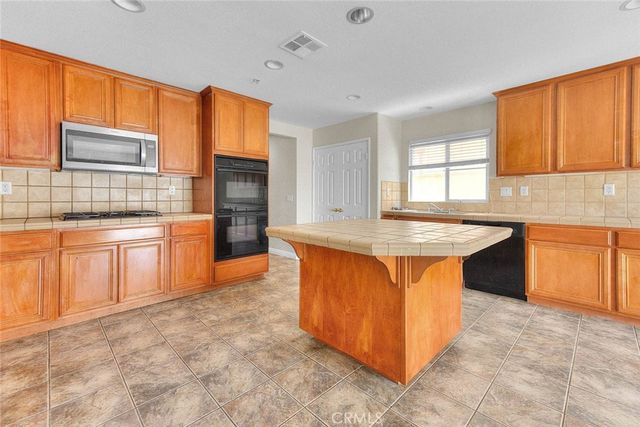 16865 Cascades Place, Fontana, CA 92336