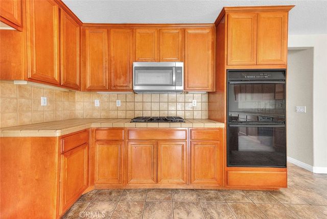 16865 Cascades Place, Fontana, CA 92336