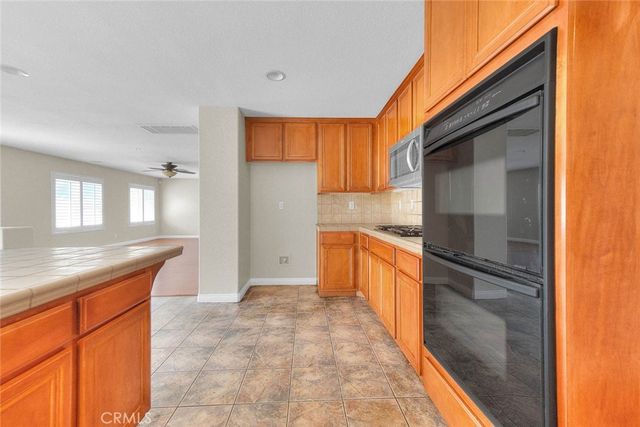 16865 Cascades Place, Fontana, CA 92336