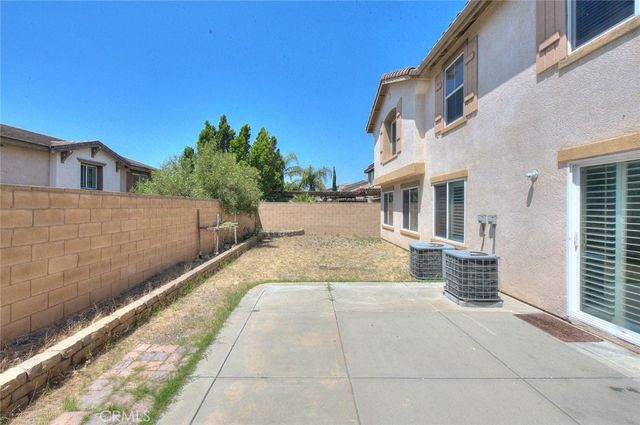 16865 Cascades Place, Fontana, CA 92336