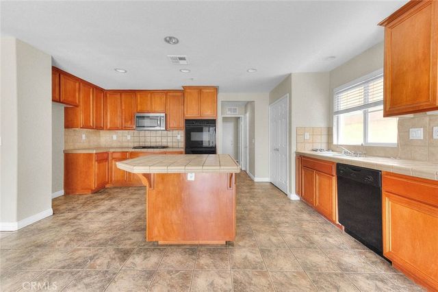 16865 Cascades Place, Fontana, CA 92336