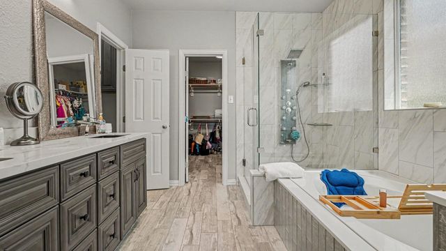 4506 Legends Bay Drive, Baytown, TX 77523