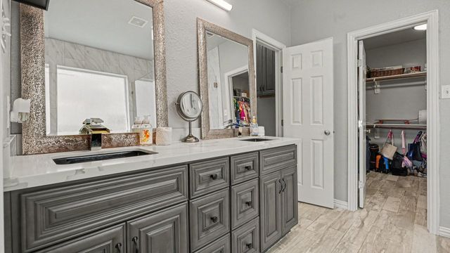 4506 Legends Bay Drive, Baytown, TX 77523