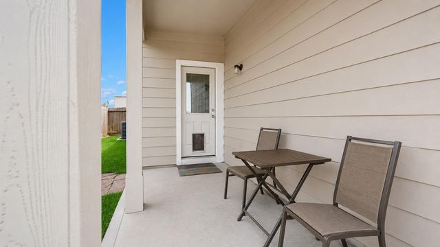 4506 Legends Bay Drive, Baytown, TX 77523
