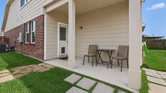 4506 Legends Bay Drive, Baytown, TX 77523