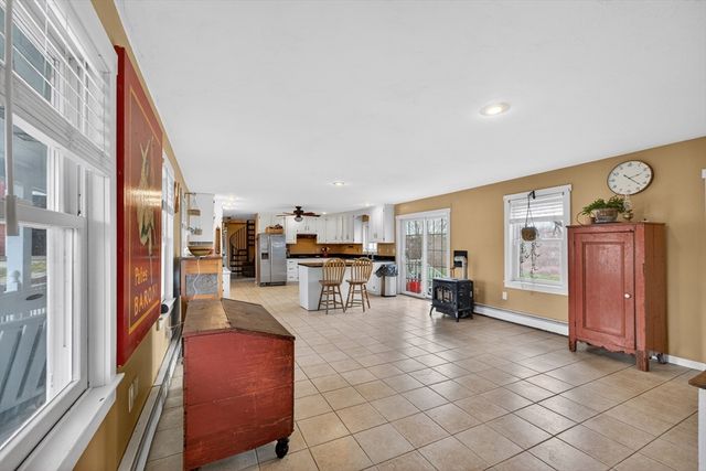 47 Singletary Ave, Sutton, MA 01590
