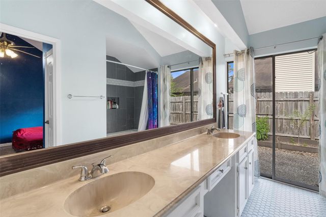 1719 Sullins Way, Houston, TX 77058