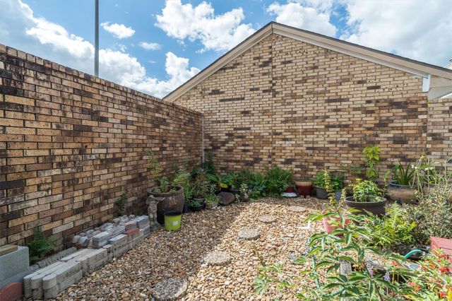 1719 Sullins Way, Houston, TX 77058