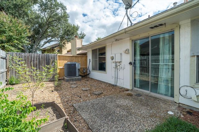 1719 Sullins Way, Houston, TX 77058
