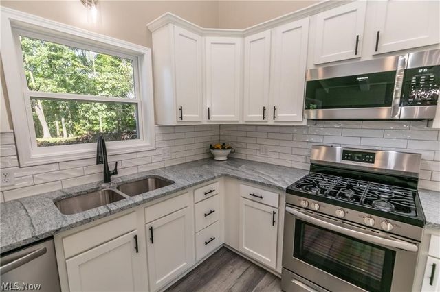 1291 Winhurst Drive, Akron, OH 44313