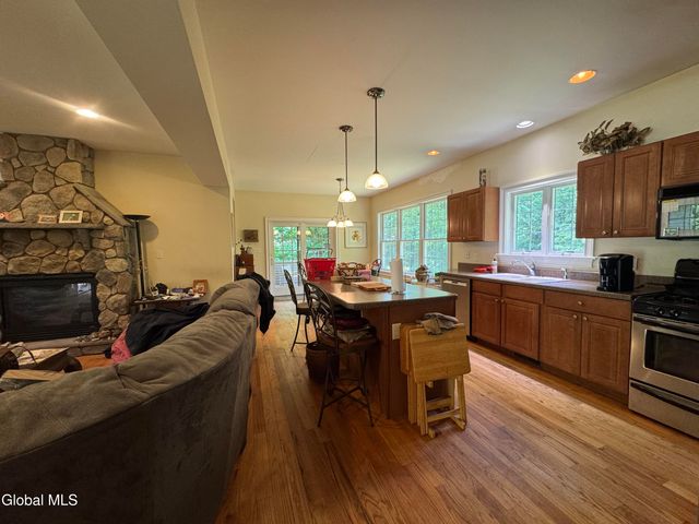 3 Hillcrest Lane, Wilton, NY 12866