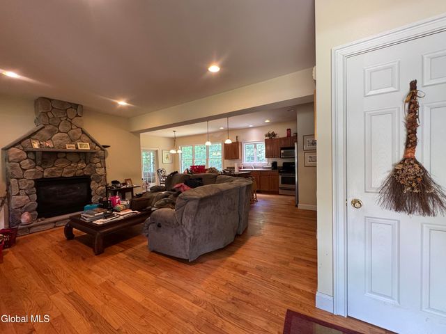 3 Hillcrest Lane, Wilton, NY 12866