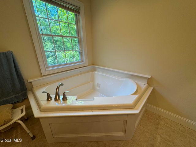 3 Hillcrest Lane, Wilton, NY 12866